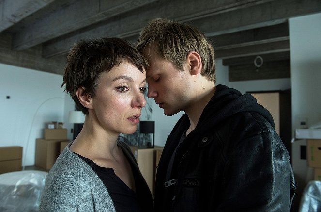 Tatort - Mord Ex Machina - Filmfotos - Julia Koschitz, Anton Spieker