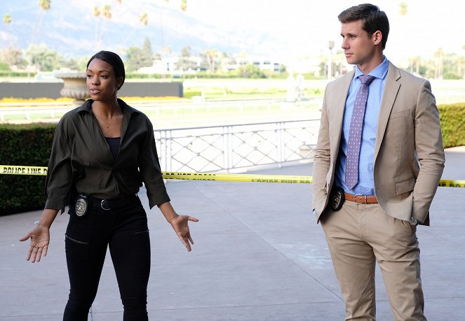 Lethal Weapon - Season 2 - Let it Ride - Photos - Michelle Mitchenor, Andrew Creer