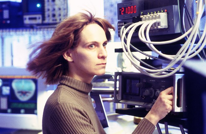 The Outer Limits - A Stitch in Time - Photos - Amanda Plummer