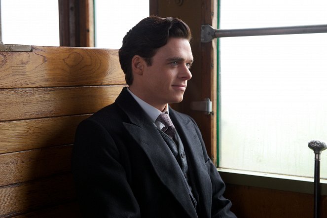 A Promise - Photos - Richard Madden