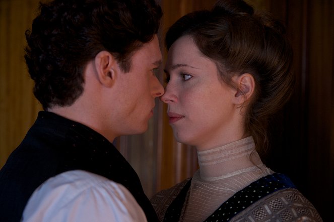 Ein Versprechen - Reise in die Vergangenheit - Filmfotos - Richard Madden, Rebecca Hall