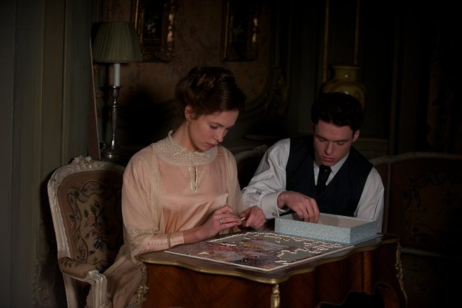 Ein Versprechen - Reise in die Vergangenheit - Filmfotos - Rebecca Hall, Richard Madden