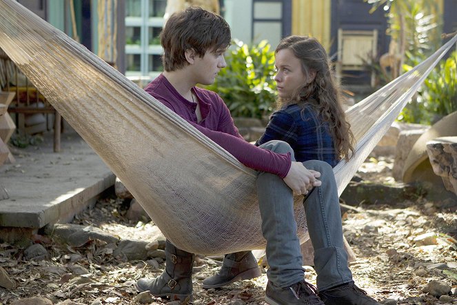 Terra Nova - Az új világ - Vírus - Filmfotók - Landon Liboiron, Allison Miller