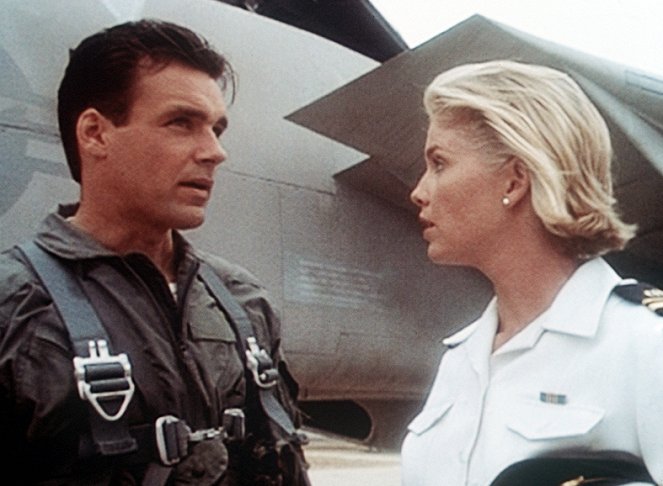 J.A.G. – Im Auftrag der Ehre - Flug in den Tod - Filmfotos - David James Elliott, Tracey Needham