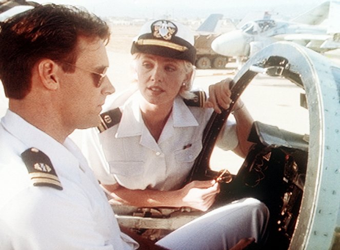 J.A.G. – Im Auftrag der Ehre - Flug in den Tod - Filmfotos - David James Elliott, Tracey Needham