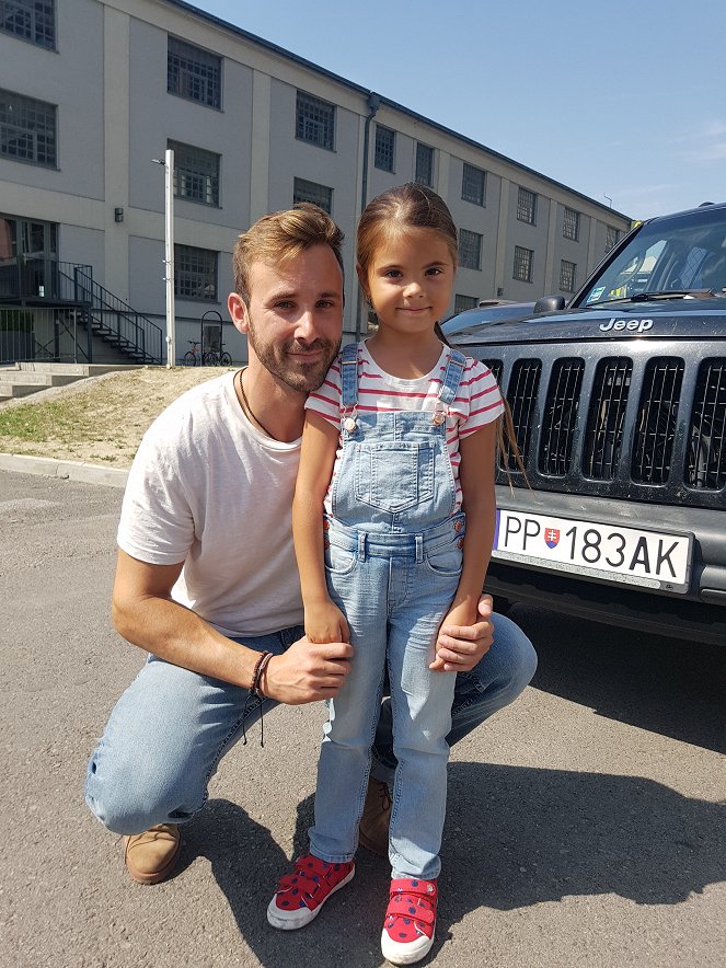 Oteckovia - Season 1 - Promóció fotók - Marek Fašiang, Laura Gavaldová