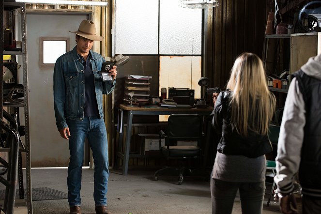 Justified - Season 4 - Hole in the Wall - Photos - Timothy Olyphant