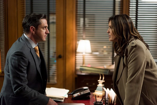 Law & Order: Special Victims Unit - Sanctuary - Van film - Raúl Esparza, Mariska Hargitay