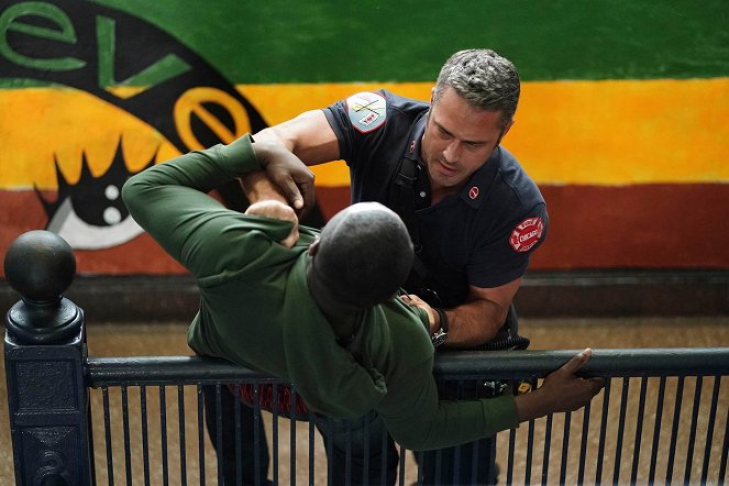 Chicago Fire - Mise à feu par contact - Film - Taylor Kinney