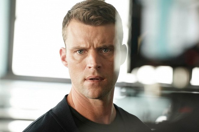 Chicago Fire - Ignite on Contact - Van film - Jesse Spencer