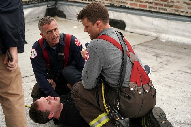 Chicago Fire - Season 6 - An Even Bigger Surprise - Photos - David Eigenberg, Jesse Spencer