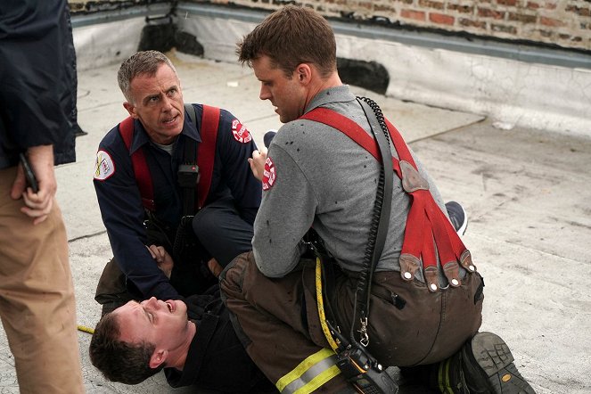 Chicago Fire - An Even Bigger Surprise - Do filme - David Eigenberg, Jesse Spencer