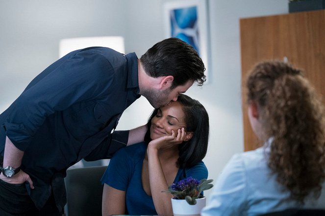 Chicago Med - Speak Your Truth - Photos - Colin Donnell, Mekia Cox