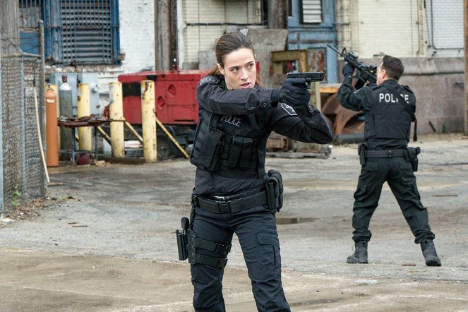 Chicago P.D. - Care Under Fire - Photos - Marina Squerciati