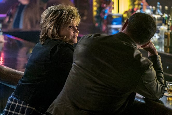Chicago P.D. - Fork in the Road - Photos - Markie Post
