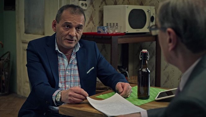 Tóth János - A befektető - De la película - Ákos Kőszegi