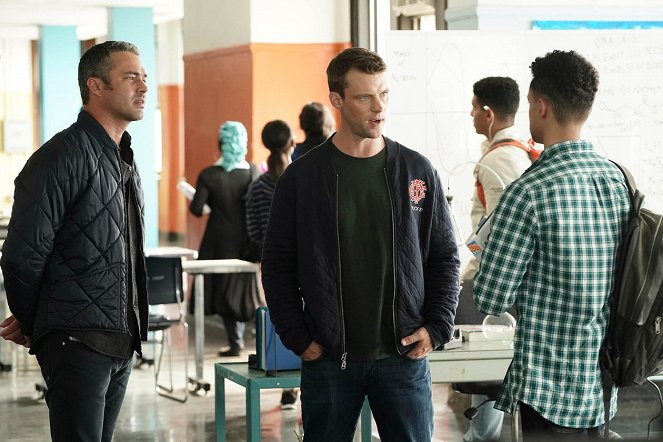 Chicago Fire - Season 6 - Ignite on Contact - Photos - Taylor Kinney, Jesse Spencer