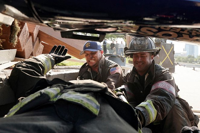 Chicago Fire - Ignite on Contact - Van film - Taylor Kinney