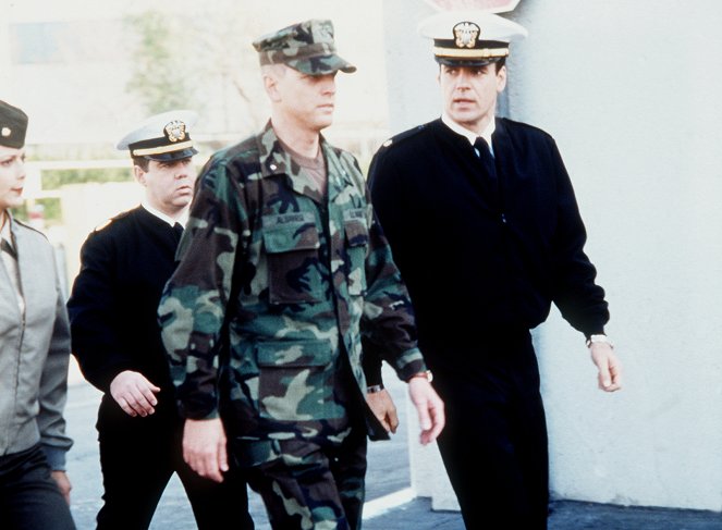 JAG - Vojenská generálna prokuratúra - Father's Day - Z filmu - Patrick Labyorteaux, Pat Skipper, David James Elliott