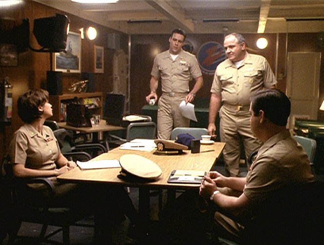 JAG: Alerta roja - Chains of Command - De la película - David James Elliott, Steve Eastin