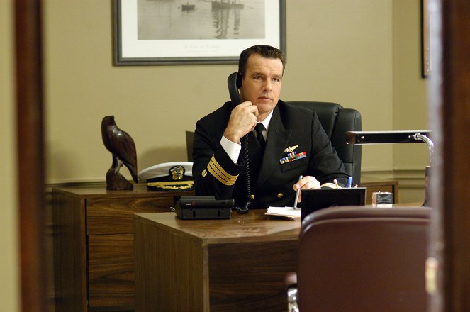 JAG - Season 10 - There Goes the Neighborhood - Photos - David James Elliott