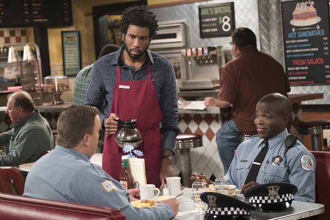 Mike & Molly - Baby, Please Don't Go - Photos - Nyambi Nyambi, Reno Wilson