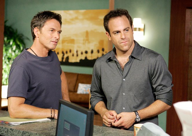 Private Practice - Season 1 - In Which We Meet Addison, a Nice Girl from Somewhere Else - Photos - Tim Daly, Paul Adelstein