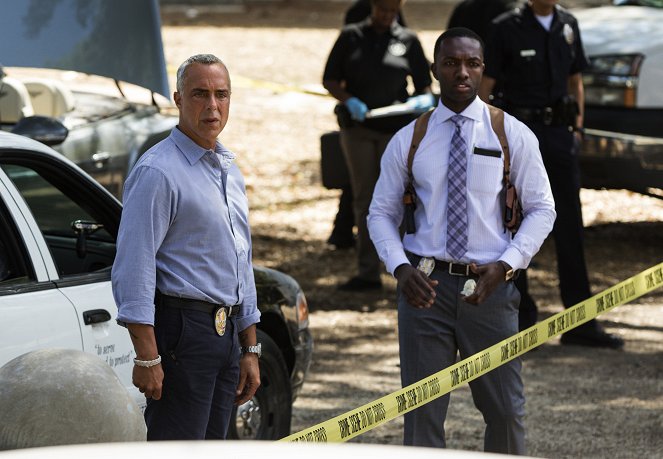 Bosch - Season 2 - PASAJE AL PARAÍSO - De la película - Titus Welliver, Jamie Hector