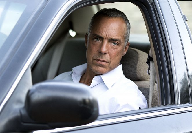 Bosch - Season 2 - The Thing About Secrets - Photos - Titus Welliver