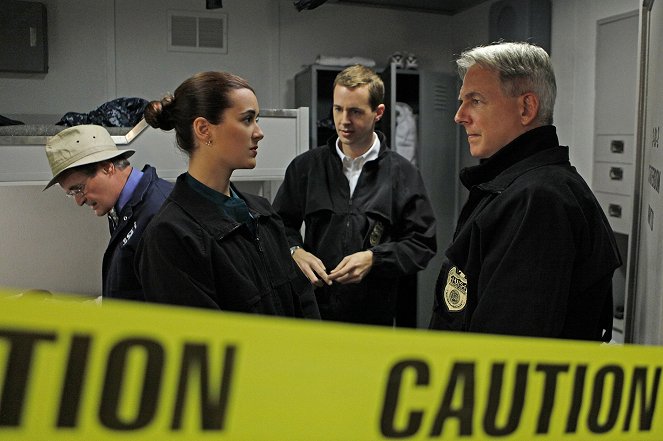 NCIS: Naval Criminal Investigative Service - A Man Walks into a Bar... - Do filme - David McCallum, Cote de Pablo, Sean Murray, Mark Harmon