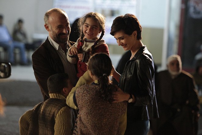 İstanbul Kırmızısı - Filmfotók - Halit Ergenç, Tuba Büyüküstün