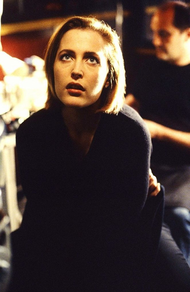 The X-Files - Never Again - Photos - Gillian Anderson