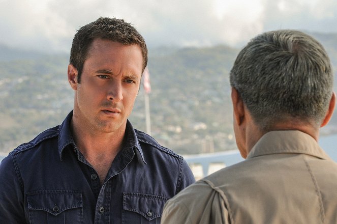 Hawaii Five-0 - Tiszteld apádat! - Filmfotók - Alex O'Loughlin