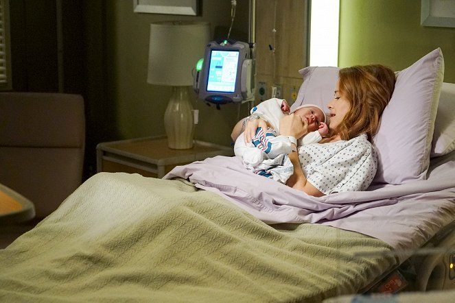 Grey's Anatomy - Season 13 - Undo - Photos - Sarah Drew