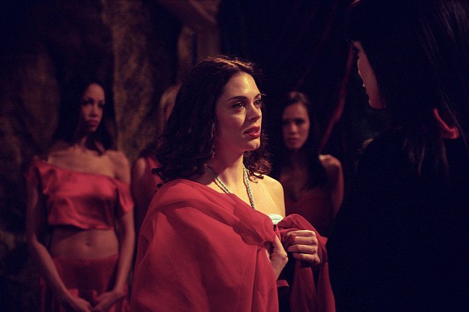 Charmed - Season 4 - Bite Me - Photos - Rose McGowan