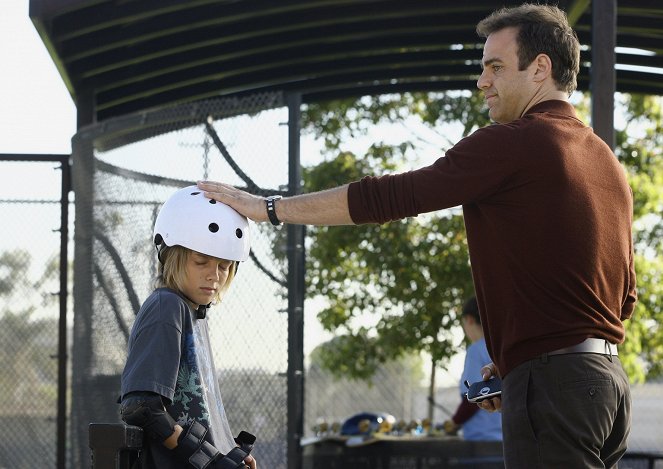 Private Practice - In Which Addison Has a Very Casual Get Together - Photos - Paul Adelstein