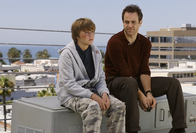Private Practice - In Which Addison Has a Very Casual Get Together - Photos - Miles Heizer, Paul Adelstein
