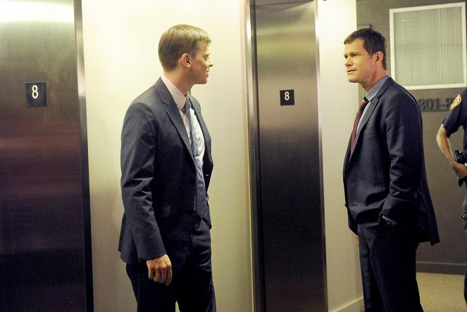 Unforgettable - Season 1 - Check Out Time - Photos - Kevin Rankin, Dylan Walsh