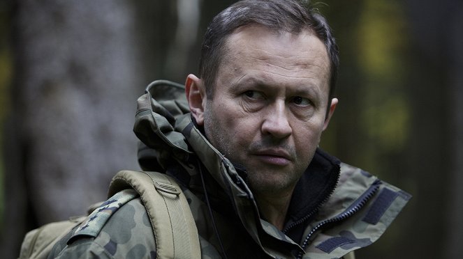 The Border - Season 2 - Episode 1 - Photos - Andrzej Konopka