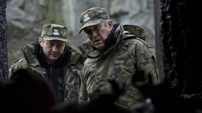 Wataha - Einsatz an der Grenze Europas - Season 2 - 21 Leichen - Filmfotos - Andrzej Konopka, Andrzej Zieliński