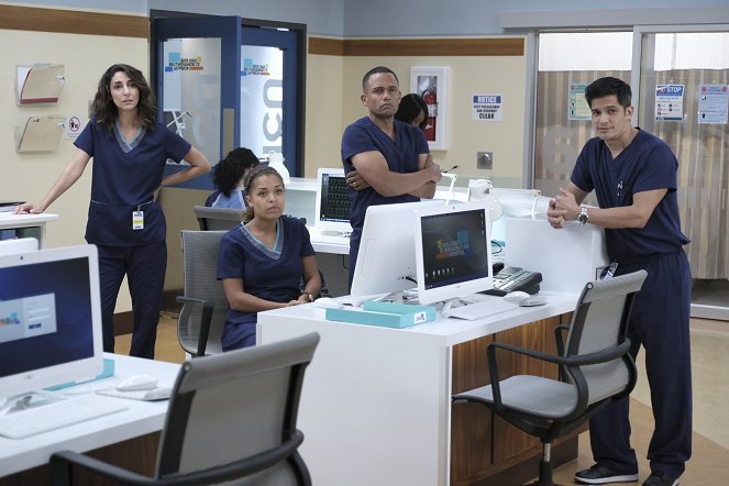 The Good Doctor - Islands Part Two - Kuvat elokuvasta - Necar Zadegan, Antonia Thomas, Hill Harper, Nicholas Gonzalez