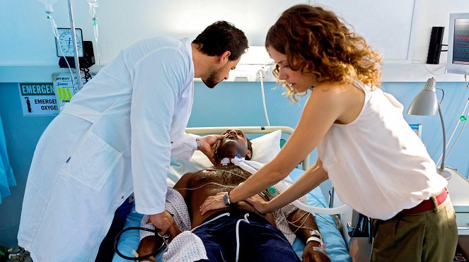 Doktorka z ráje - Nový začátek na Mauríciu - Z filmu - Tobias Licht, Selam Tadese, Anja Knauer