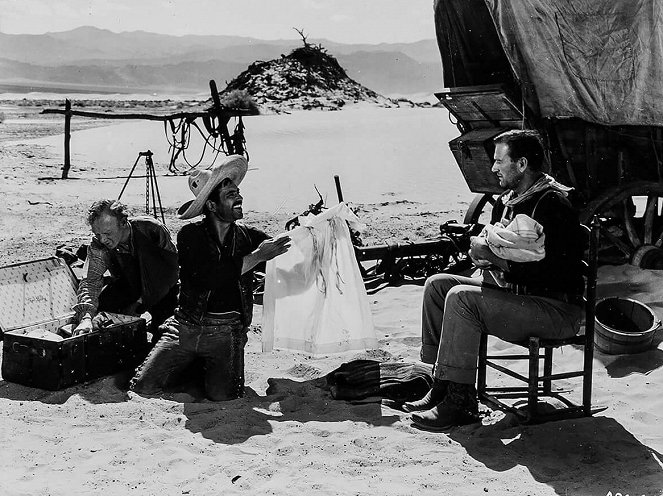 Spuren im Sand - Filmfotos - Harry Carey Jr., Pedro Armendáriz, John Wayne