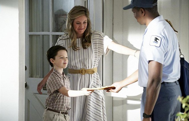 Young Sheldon - A Patch, a Modem, and a Zantac - Van film - Iain Armitage, Zoe Perry