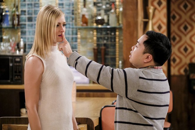2 Broke Girls - And the Himmicane - Photos - Beth Behrs, Matthew Moy