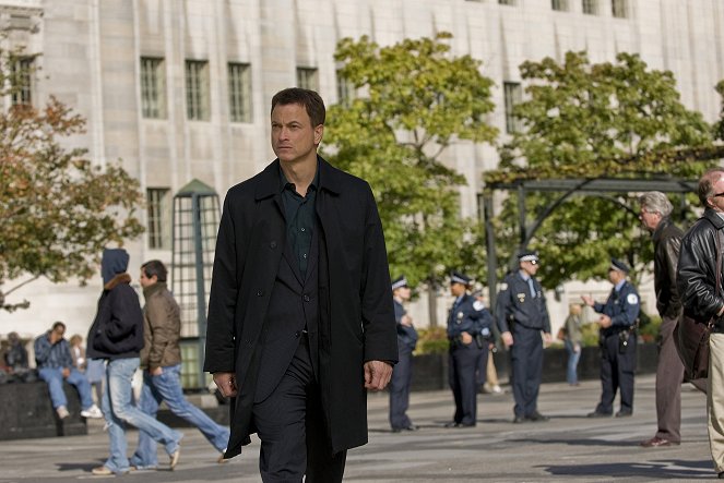 CSI: NY - The Thing About Heroes... - Van film - Gary Sinise
