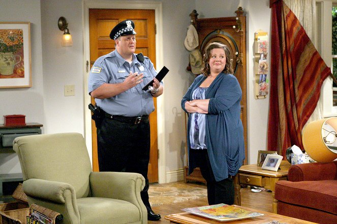 Mike & Molly - Season 1 - Pilot - Photos - Billy Gardell, Melissa McCarthy