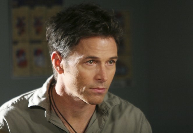 Private Practice - In Which Addison Finds a Showerhead - Photos - Tim Daly