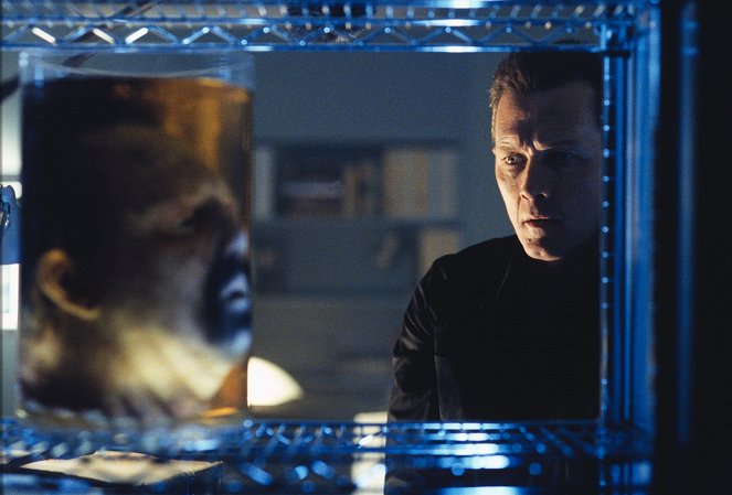 The X-Files - Season 8 - Essence - Photos - Robert Patrick