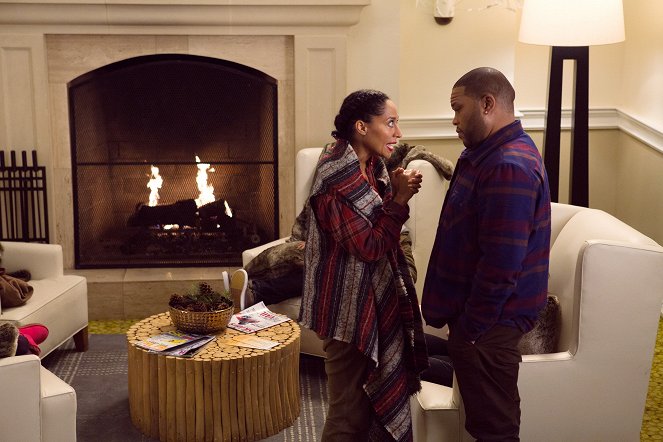 Black-ish - Martin Luther sKiing Day - Photos - Tracee Ellis Ross, Anthony Anderson